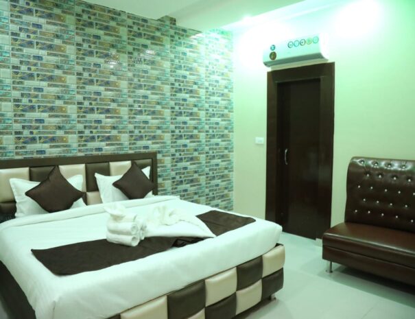Best Hotel Rooms in Pinjore